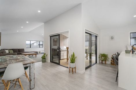 Photo of property in 4 Ngaroma Crescent, Whitianga, 3510