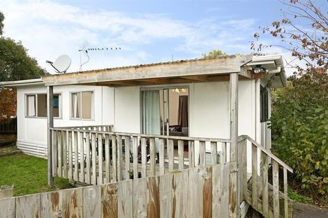 Photo of property in 6 Kirrie Avenue, Te Atatu South, Auckland, 0610