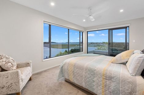 Photo of property in 187 West Harbour Drive, West Harbour, Auckland, 0618