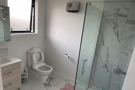 Photo of property in 2/102 Millbrook Road, Sunnyvale, Auckland, 0612