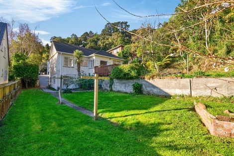 Photo of property in 16 Woodvale Grove, Fairfield, Lower Hutt, 5011