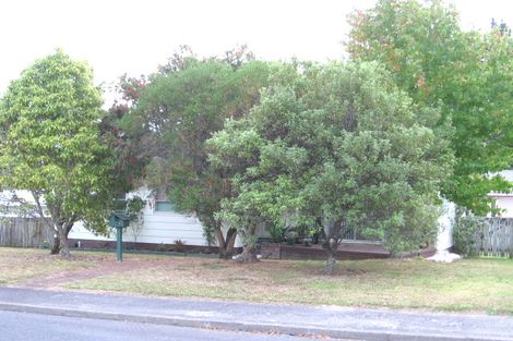 Photo of property in 19 St Margaret Place, West Harbour, Auckland, 0618