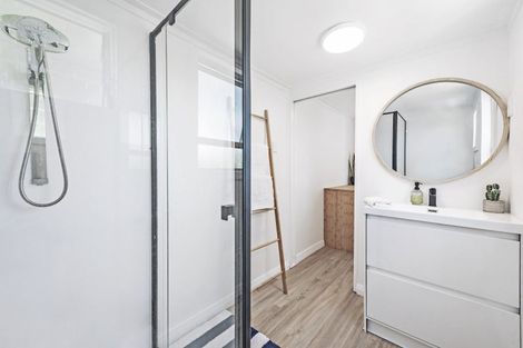 Photo of property in 16 Broadway Avenue, Waikuku Beach, 7473