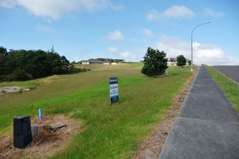 Photo of property in 30 Dudley Crescent, Cable Bay, 0420