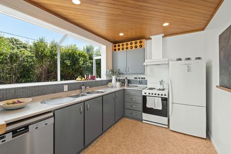 Photo of property in 17 Lyndhurst Road, Te Atatu South, Auckland, 0610