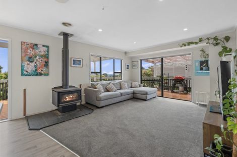 Photo of property in 1141 Scenic Drive North, Swanson, Auckland, 0816