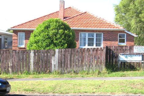 Photo of property in 2 Titchener Street, New Lynn, Auckland, 0600