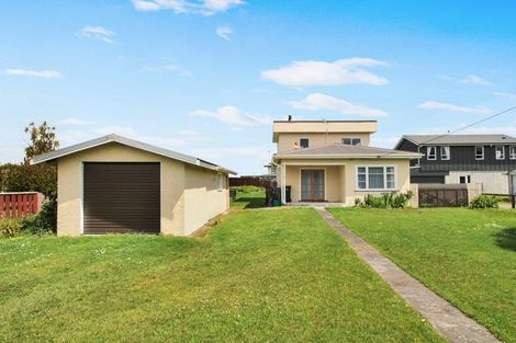 Photo of property in 8 Shortt Street, Foxton Beach, Foxton, 4815