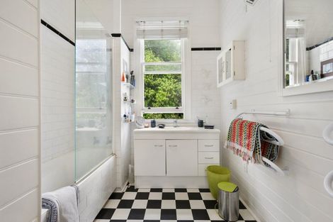 Photo of property in 26 Newman Terrace, Thorndon, Wellington, 6011