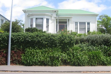 Photo of property in 17 Cambridge Terrace, Devonport, Auckland, 0624