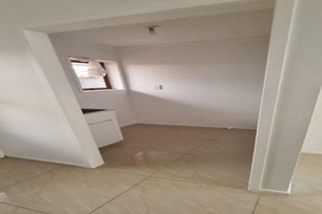 Photo of property in 2/76 Kenderdine Road, Papatoetoe, Auckland, 2025