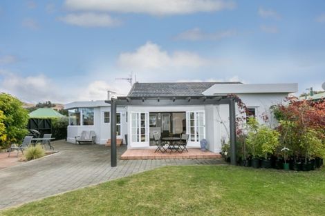 Photo of property in 14 Anderson Road, Taradale, Napier, 4112