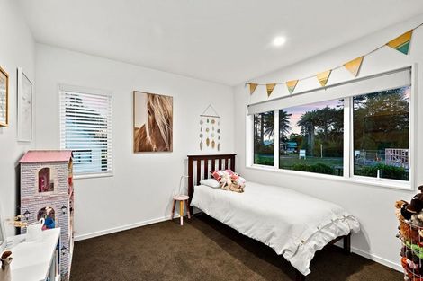 Photo of property in 11 Dida Park Drive, Kumeu, 0810