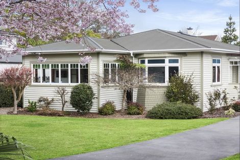 Photo of property in 72 Thornton Road, Cambridge, 3434