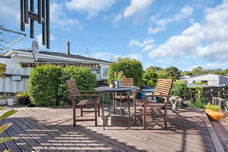 Photo of property in 3 Hamilton Drive, Waiuku, 2123