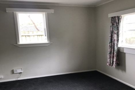 Photo of property in 11 Glanmire Road, Newlands, Wellington, 6037