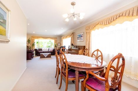 Photo of property in 14 Bridgefield Crescent, Flat Bush, Auckland, 2016