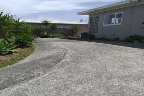 Photo of property in 1/27 Neptune Avenue, Beach Haven, Auckland, 0626