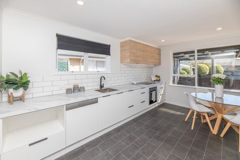 Photo of property in 12 Rosanna Place, Aranui, Christchurch, 8061