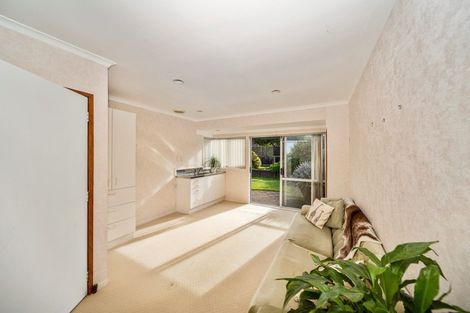 Photo of property in 8 Spencer Place, Merrilands, New Plymouth, 4312