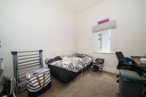 Photo of property in 16 Oxford Street, Hokowhitu, Palmerston North, 4410