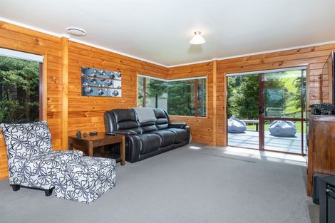 Photo of property in 43 Pinetone Road, Kumeu, 0892