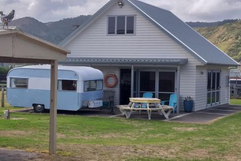 Photo of property in 25 Westside Road, Port Waikato, Tuakau, 2695