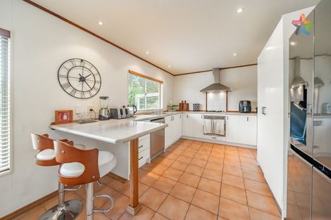 Photo of property in 16 Haast Close, Kelson, Lower Hutt, 5010