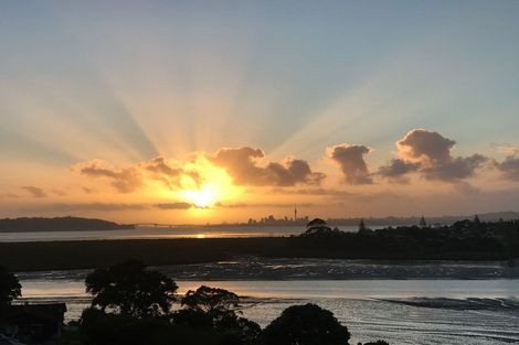 Photo of property in 153b West Harbour Drive, West Harbour, Auckland, 0618