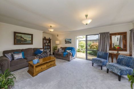 Photo of property in 24 Greenwood Place, Fitzherbert, Palmerston North, 4410