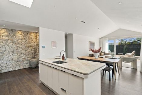 Photo of property in 2/183 Weston Road, St Albans, Christchurch, 8052