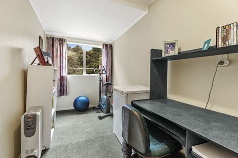 Photo of property in 15 Woolwich Close, Whitby, Porirua, 5024