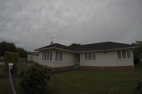 Photo of property in 2 Hereford Street, Te Atatu Peninsula, Auckland, 0610
