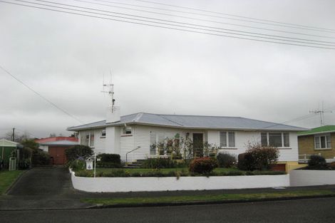 Photo of property in 12 Karaka Crescent, Levin, 5510