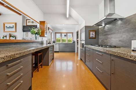 Photo of property in 25 Willow Avenue, Hannahs Bay, Rotorua, 3010