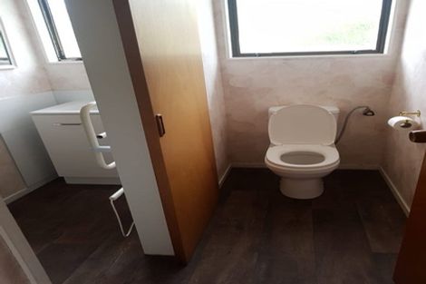 Photo of property in 79 Victory Crescent, Tawa, Wellington, 5028