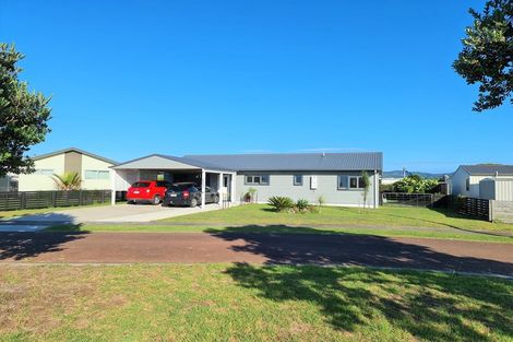 Photo of property in 105 Nikau Close, Matarangi, Whitianga, 3592