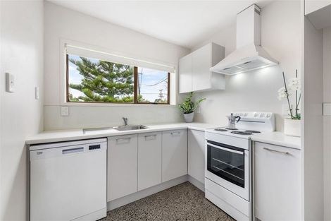 Photo of property in 1/9 Parrs Cross Road, Henderson, Auckland, 0612