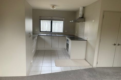 Photo of property in 20 Malin Place, Pinehill, Auckland, 0632