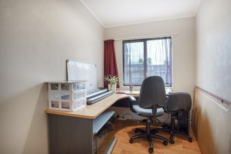 Photo of property in 4a Brett Place, Takaro, Palmerston North, 4412