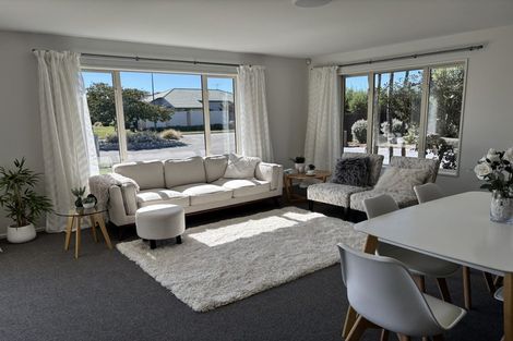 Photo of property in 7 Belgrove Place, Parklands, Christchurch, 8083