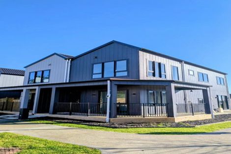 Photo of property in 18 Waimarie Drive, Karaka, 2578