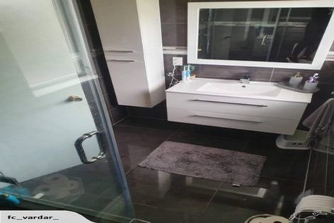 Photo of property in 17 Hewlett Road, Massey, Auckland, 0614