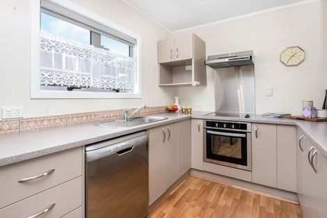 Photo of property in 2/11 Imogene Way, Half Moon Bay, Auckland, 2012