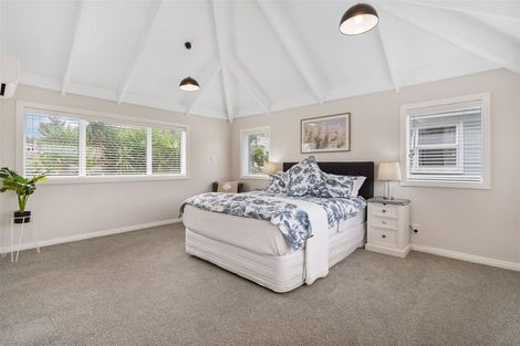 Photo of property in 2/862 East Coast Road, Northcross, Auckland, 0630