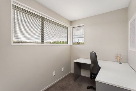 Photo of property in 28 Willowview Drive, Redwood, Christchurch, 8051