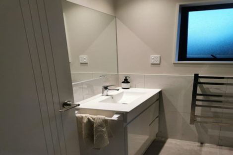 Photo of property in 4/30 West Coast Road, Glen Eden, Auckland, 0602