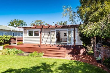 Photo of property in 57 Sandwich Road, Beckenham, Christchurch, 8023