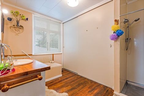 Photo of property in 4 Rosalie Terrace, Kelvin Grove, Palmerston North, 4414