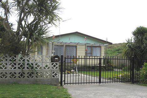 Photo of property in 33 Karewa Street, Castlecliff, Whanganui, 4501